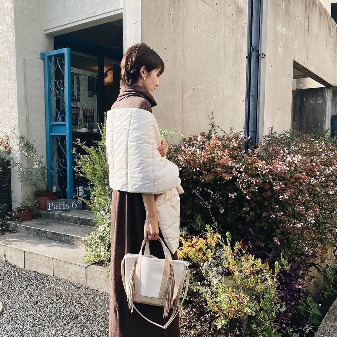 美生のインスタグラム：「#Thursday﻿ ﻿ ﻿ ﻿ 明日のライブは﻿ 個人的に﻿ 今月イチのラインナップ♡﻿ ﻿ ﻿ このダウンストールも﻿ そのうちの1つ☕️﻿ ﻿ ﻿」
