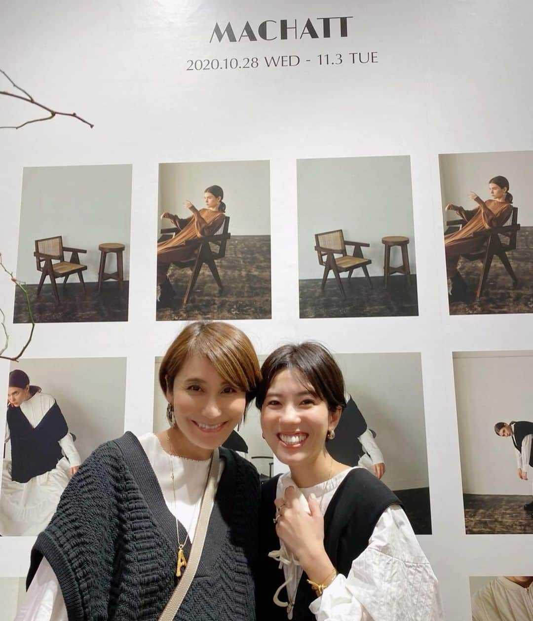 森上亜希子のインスタグラム：「今日はすっごくすっごく楽しみにしていた@machattのpop up！ それはそれは大盛況で、オープンと同時に入店しても整理券をもらって、入店出来る時間は12時。 でも、そんな待ち時間でさえも何を買おうかと考える楽しい時間❤️  12時までいつもの仲良しメンバーでお昼を食べながら、あれやこれや‼️ 最高🙌  そして、12時10分前にお店の前に戻って、いざ出陣‼️ もう、全部欲しいぐらい全てが好み❤️  たまらん‼️ そして、いつもとっても素敵な@masacoshonakaさんにお会い出来て幸せでした‼️  お写真もちゃっかり撮ってもらいました❤️ 可愛いし、顔がめちゃくちゃ小さい‼️ ありがとうございました‼️ Pop upは来週の火曜日まで。関西にお住まいの皆様、お急ぎ下さい‼️  @machatt_  @masacoshonaka  #machatt #ファッション #ママコーデ  #2児のママ #全部欲しい #素敵 #幸せ時間 #感謝 #テニス #tennis」