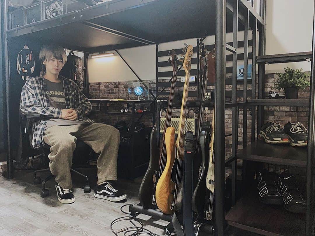 圭吾のインスタグラム：「自主生活を極めた男の部屋。 Twitterとインスタで写真分けようと思ってたけどごめんこれは投稿したかった🙋🏻‍♂️」