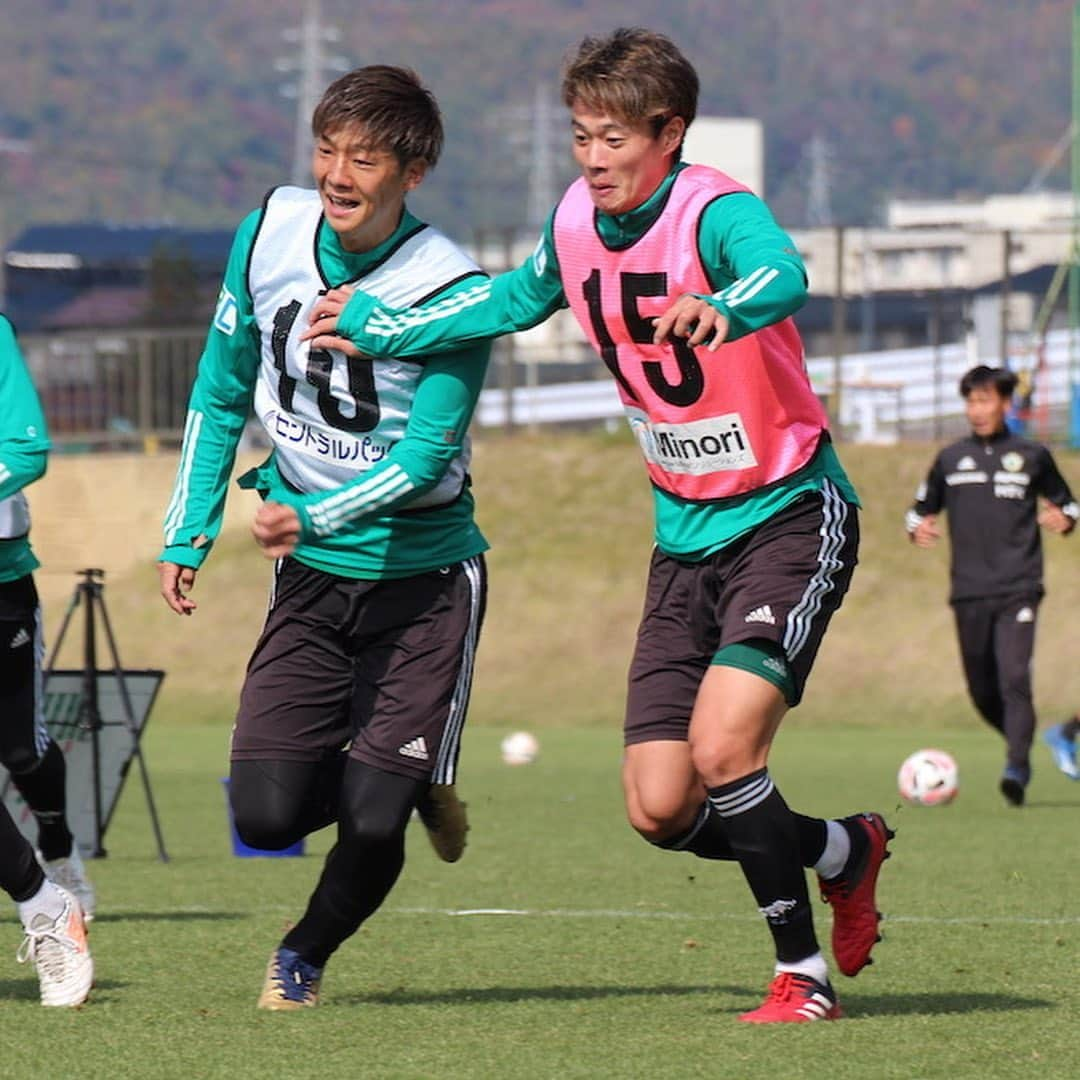 松本山雅FCさんのインスタグラム写真 - (松本山雅FCInstagram)「今日のトレーニング  #yamaga  #米原秀亮  #塚川孝輝  #髙木彰人  #久保田和音」10月29日 20時01分 - matsumoto.yamagafc