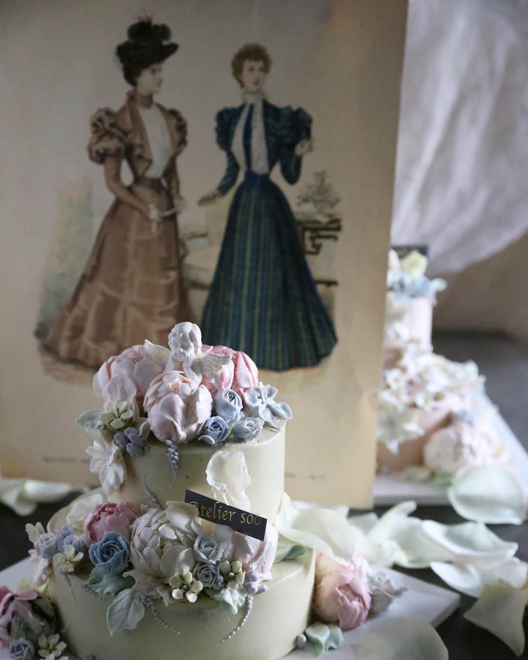 청담 수케이크 (atelier soo)さんのインスタグラム写真 - (청담 수케이크 (atelier soo)Instagram)「ㅡ Sooclass ⚜️ 쑥케이크.초코케이크 참예쁜2단케이크와웨딩케이크용작약 ㅡ #flower #cake #flowercake #partycake #birthday #bouquet #buttercream #baking #wilton #weddingcake ㅡ www.soocake.com vkscl_energy@naver.com」10月29日 19時56分 - soocake_ully