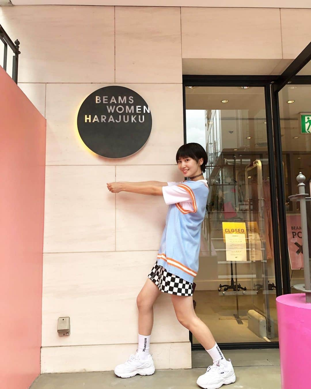 ８２１（ハニー）さんのインスタグラム写真 - (８２１（ハニー）Instagram)「821CAM📸- off shot🙈 #YURINA  MV撮影でのオフショット💕 なんでもやるユリナです🥰  11/2(月)発売「りぼん」2020年12月号にユリナが掲載されます❣️ 是非チェックしてください✅  #821honey #H821 #821 #ユリナ #WHO #CallMyName #japanesegirl #jpopidol #girlgroup #girlband #kpopgirlgroup #japanmusic #ulzzangfashion #ulzzangstyle #selfie #volleyball #beams #beams原宿 #私服コーデ #韓国メイク #커플 #메이크 #데일리메이크업 #패션 #오오티디 #팔로미 #메이크업 #셀카 #셀피」10月29日 20時00分 - 821honey_official