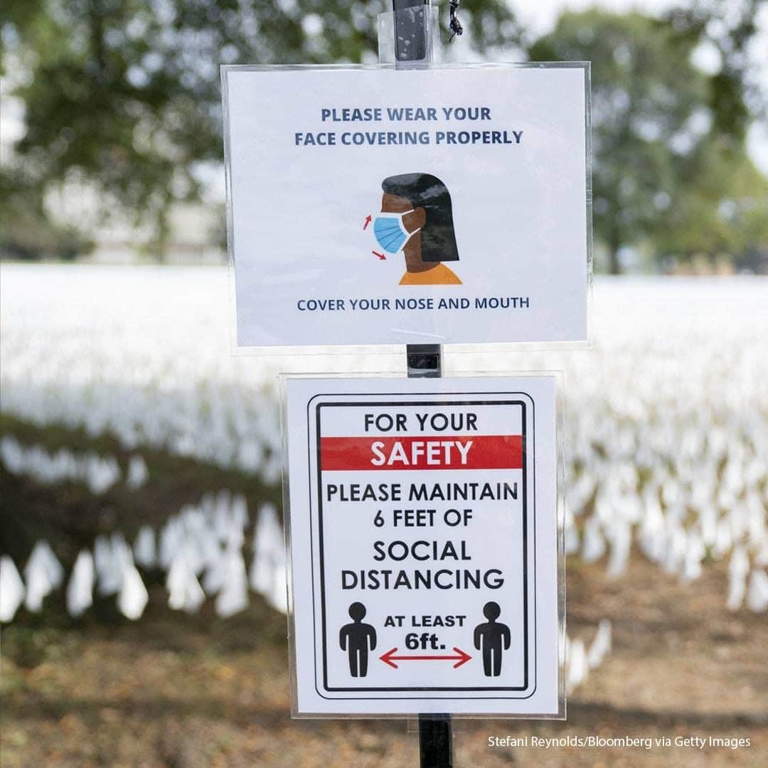 ABC Newsさんのインスタグラム写真 - (ABC NewsInstagram)「White flags represent the number of Americans who have died of Covid-19 at a memorial at the D.C. Armory Parade Grounds in Washington, D.C. #coronavirus #covid19 #us」10月29日 20時00分 - abcnews
