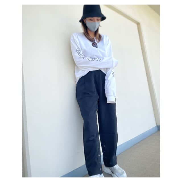 赤松悠実さんのインスタグラム写真 - (赤松悠実Instagram)「#ootd tops: @gypsohila.jpn  pants: @beep_ss  hat: @hm  sunglasses: @prada  #全身写真下見がち」10月29日 20時05分 - akamatsuyuumi