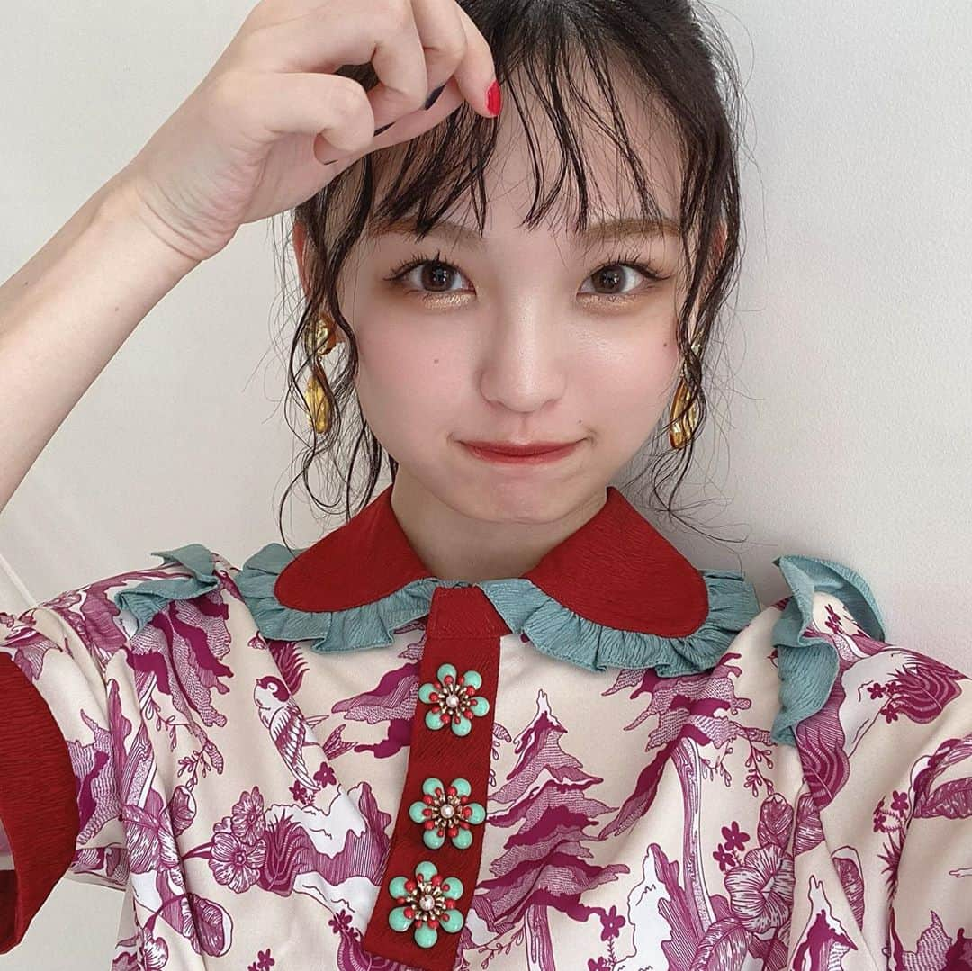 新澤菜央さんのインスタグラム写真 - (新澤菜央Instagram)「・  #恋なんかnothankyou  MV見てくださいましたか？  アカリンさんが似合う衣装選んで下さりました👻♡  似合ってるかな？  #nmb48  #恋なんかnothankyou  #オフショット」10月29日 20時06分 - _shinshin_48