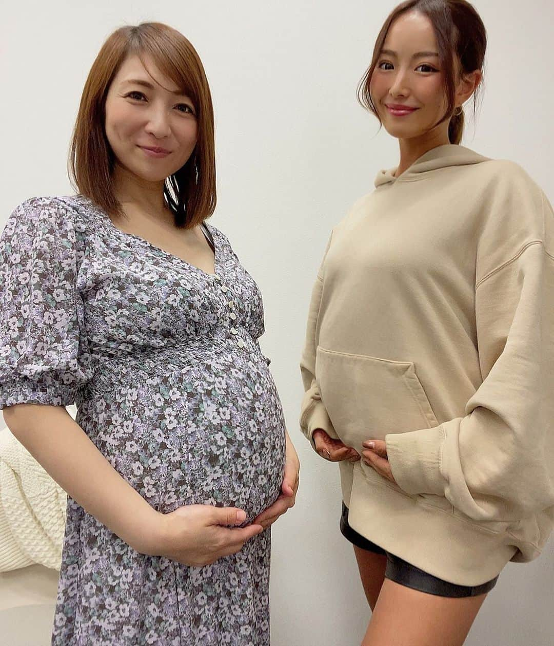 さーたんさんのインスタグラム写真 - (さーたんInstagram)「* * * 妊婦さんじゃないよ🤰 総重量10kg大食い後のお腹😋🍣🥗🍗🍓🥣🍹 * 大食いYouTuber @tomoko1121m さんとコラボさせていただきました💖 自分より食べる方とリアルで会うのは初めてで 一緒に食べれたの嬉しすぎました🥰 * 三宅さんありがとうございました❣️ * * * #大食い #大食い動画 #お腹 #10kg #YouTube #ユーチューブ #コストコ #costco #ダイエット #お腹いっぱい」10月29日 20時12分 - saachi_10