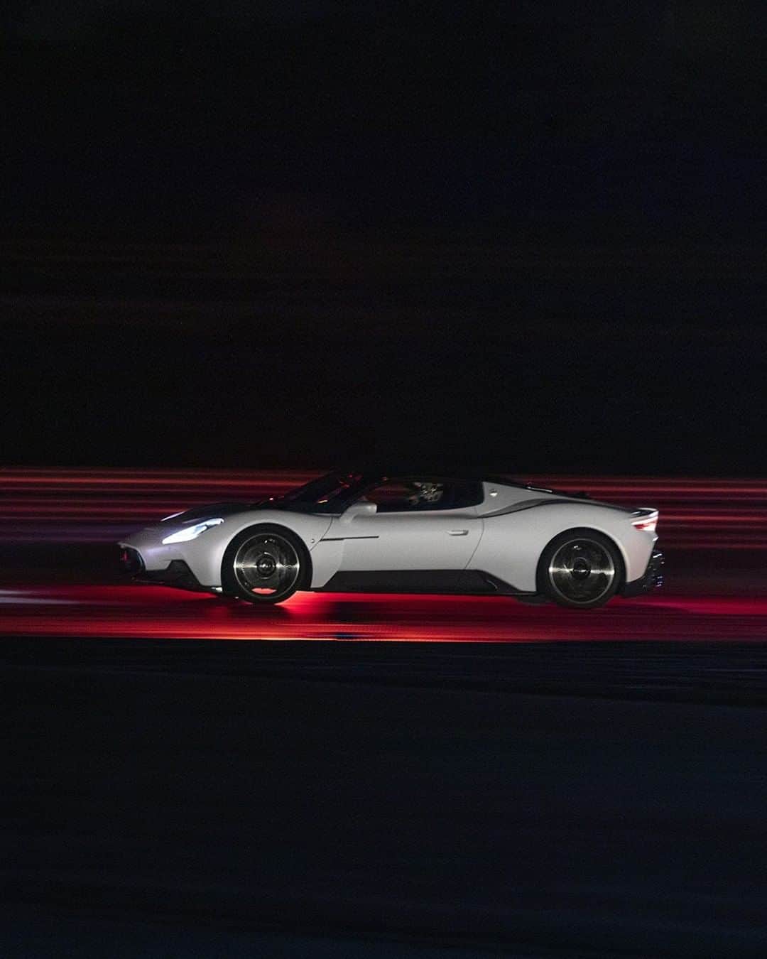 Maserati Japan | マセラティ ジャパンのインスタグラム：「The fury of Nettuno, elegantly unleashed. MC20. The First of its Kind. https://www.maserati.com/jp/ja/models/mc20 #MaseratiMC20 #Maserati」