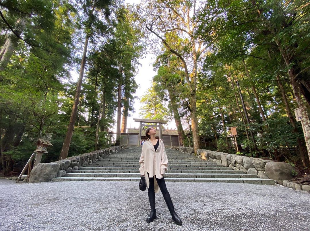 スミス楓のインスタグラム：「ちょうど1ヶ月前！誕生日に行った伊勢神宮🕊癒された〜  #伊勢神宮#パワースポット」