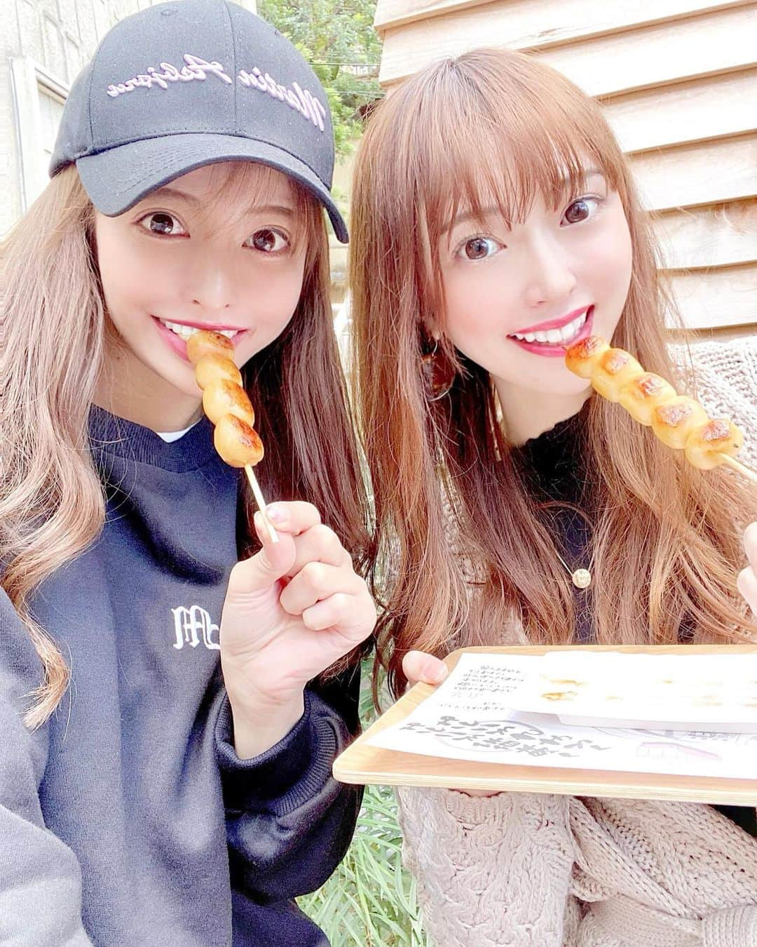 ririさんのインスタグラム写真 - (ririInstagram)「仕事終わりの 癒しのまったりtime🍡 もっちもちで 美味しかったなぁ🥺💕  #love #happy #smile #団子」10月29日 20時25分 - riri.ribon