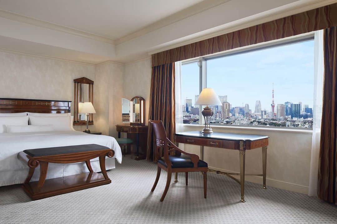 THE WESTIN TOKYO | ウェスティンホテル東京さんのインスタグラム写真 - (THE WESTIN TOKYO | ウェスティンホテル東京Instagram)「東京にいながらパリを感じる「Taste of Paris」の期間限定プランで至福のひとときを🇫🇷  11月30日（月）まで、フランス・パリの“The Westin Paris –Vendôme　ウェスティン パリ ヴァンドーム”のシグネチャーカクテルや、「ル・スパ・パリジエン」のトリートメントで、特別なホテルエクスペリエンスが楽しめるステイケーションプラン「Taste of Paris」をご用意。  また、“ウェスティン パリ ヴァンドーム”のレシピで作るお料理を最上階のフレンチレストランで楽しむ優雅なブランチにシャンパーニュを合わせて、よりパリを感じる寛ぎのひとときをお楽しみいただけます✨  詳細はプロフィールのリンクより🔗  For November only, experience a touch of France in Tokyo through an exclusive limited-time menu at Victor’s or a Paris-inspired staycation designed in collaboration with The Westin Paris – Vendôme🇫🇷  Take on a gastronomic journey to Paris with our exclusive French champagne brunch menu featuring signature culinary delights from The Westin Paris – Vendôme, all in the elegant European decor at Victor’s; Or pamper yourself with a virtual getaway to France with our Paris-inspired staycation packed with exquisite Paris-inspired amenities, soothing spa treatment and a welcome cocktail designed by The Westin Paris✨ More details via our bio link🔗  #ウェスティンホテル東京 #フランス料理 #パリ #ウェスティンパリ #ホテル #東京 #フレンチレストラン #ホテルディナー #宿泊 #宿泊プラン #スパ #グルメ #ステイケーション  #WestinTokyo #westin #hotel #Frenchcuisine #stayplan #staycation  #escape #dining #westinparis #thewestinparis  @thewestinparis」10月29日 20時26分 - westintokyo