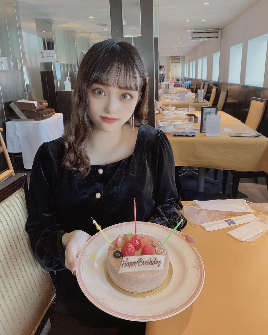 LILIKAさんのインスタグラム写真 - (LILIKAInstagram)「前夜祭ケーキとお誕生日当日のケーキくれたの嬉しすぎたぁ🤤♡♡ 2つともすっごい可愛くて美味しかった💭💓 ・ ・ ・ ・ ・ ・ ・ ・  #fff#f4f#lfl#l4l#follo#follome#instagood#like4like#like4likes#korea#koreanstyle#koreanfashion#@_093024_#fashion#韓国#韓国ファッション#韓国スタイル#ootd#ootdfashion#韓国好きな人と繋がりたい#お洒落好きさんと繋がりたい#ファッション#いいねしてくれた人の中で気になった人フォロー#セルカ」10月29日 20時27分 - _093024_