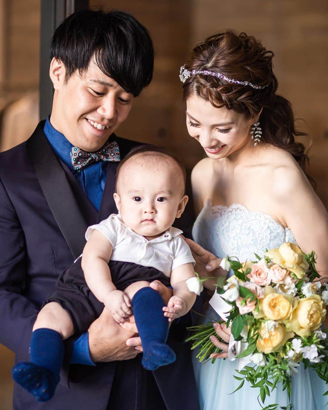 のインスタグラム：「.  Family Photo   大切なお子様と残すお写真  結婚式当日はもちろん お食い初めや 5年後、10年後… 記念日も そうでない日常の日も  いつでもここオリエンタルホテルで 素敵なお写真を残してください  @jieli_official  @riring_design  @oriental.hotel.wedding  #ohk花嫁  #orientalhotelwedding #orientalhotel #staywedding #treatdressing  #ステイウェディング #オリエンタルホテル #オリエンタルホテル旧居留地」