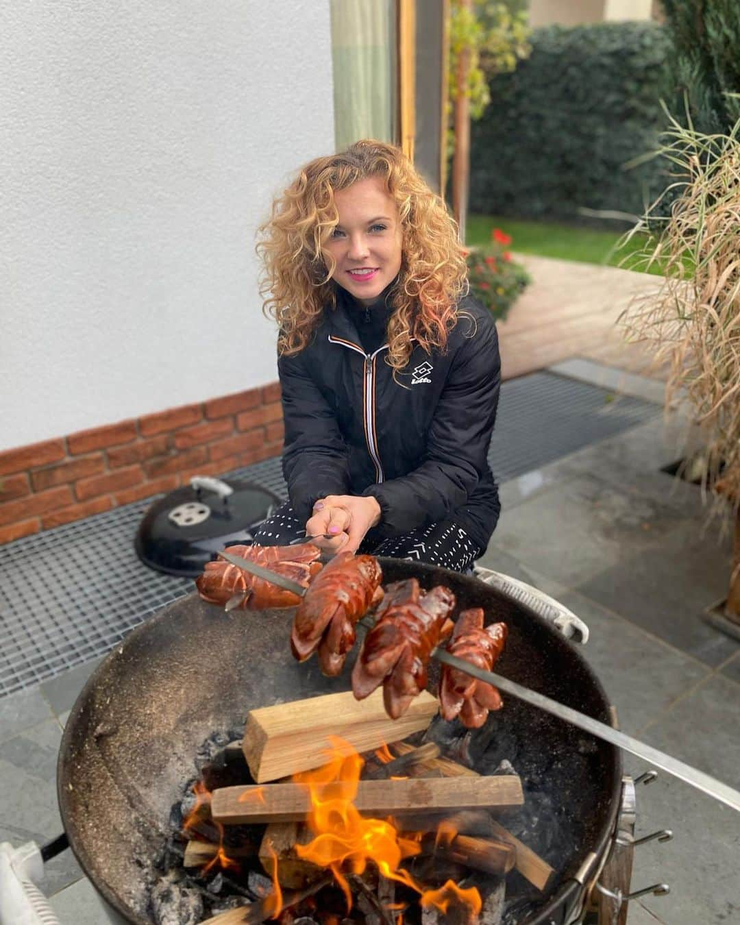 カテリナ・シニアコバさんのインスタグラム写真 - (カテリナ・シニアコバInstagram)「BBQ time with family ❤️ how’s your autumn guys?  #timeoff #family」10月29日 20時33分 - siniakovakaterina