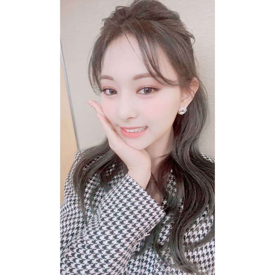 TWICEさんのインスタグラム写真 - (TWICEInstagram)「I CAN’T STOP ME 첫방했습니다~~!남은 활동도 예쁘게 지커봐주시고 많이 사랑해주셔서🤍💙감사합니다 ！結束了第一個舞台I CAN’T STOP ME！！這次歌曲也請你們多支持囉 謝謝你們的喜愛💙🤍」10月29日 20時53分 - twicetagram