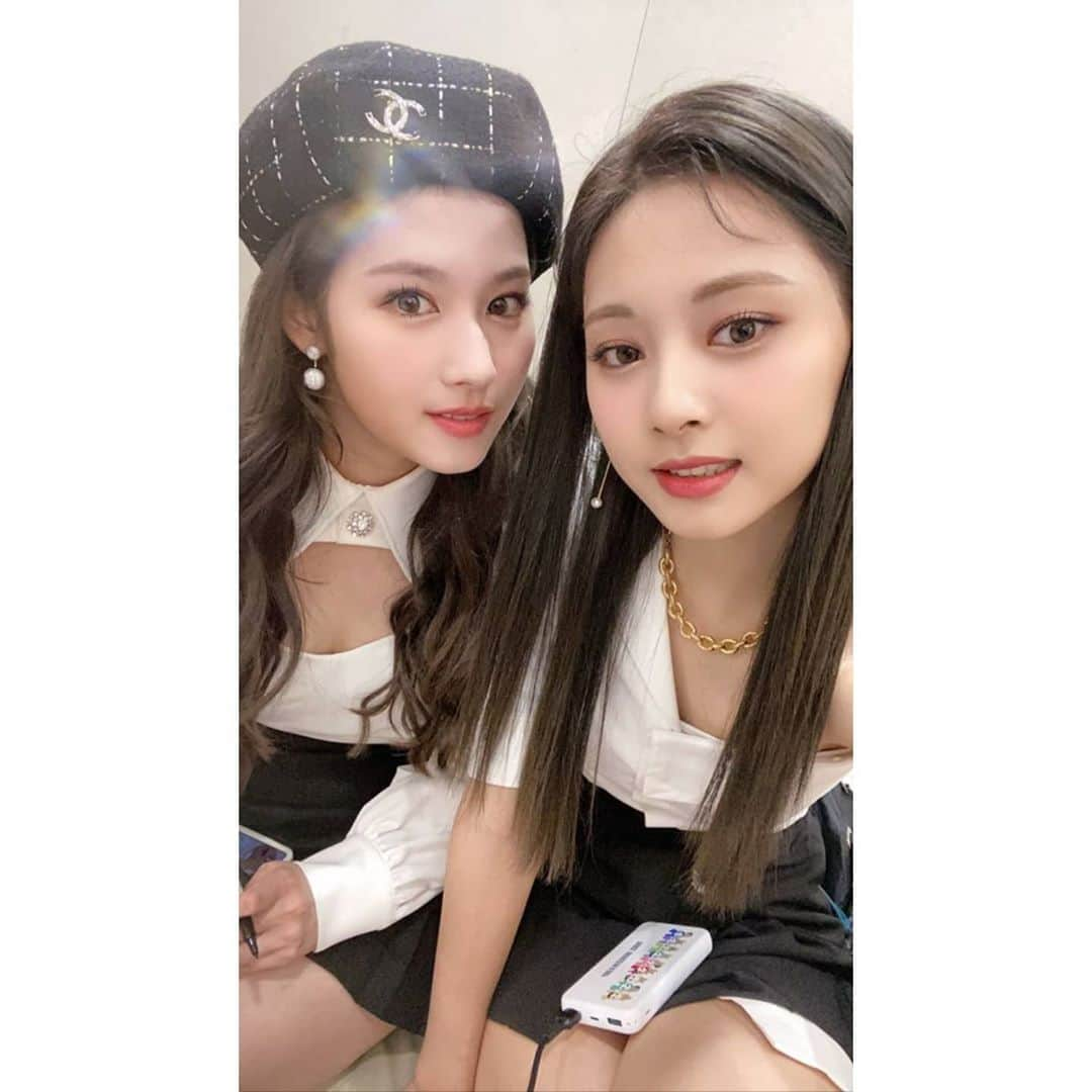 TWICEさんのインスタグラム写真 - (TWICEInstagram)「I CAN’T STOP ME 첫방했습니다~~!남은 활동도 예쁘게 지커봐주시고 많이 사랑해주셔서🤍💙감사합니다 ！結束了第一個舞台I CAN’T STOP ME！！這次歌曲也請你們多支持囉 謝謝你們的喜愛💙🤍」10月29日 20時53分 - twicetagram