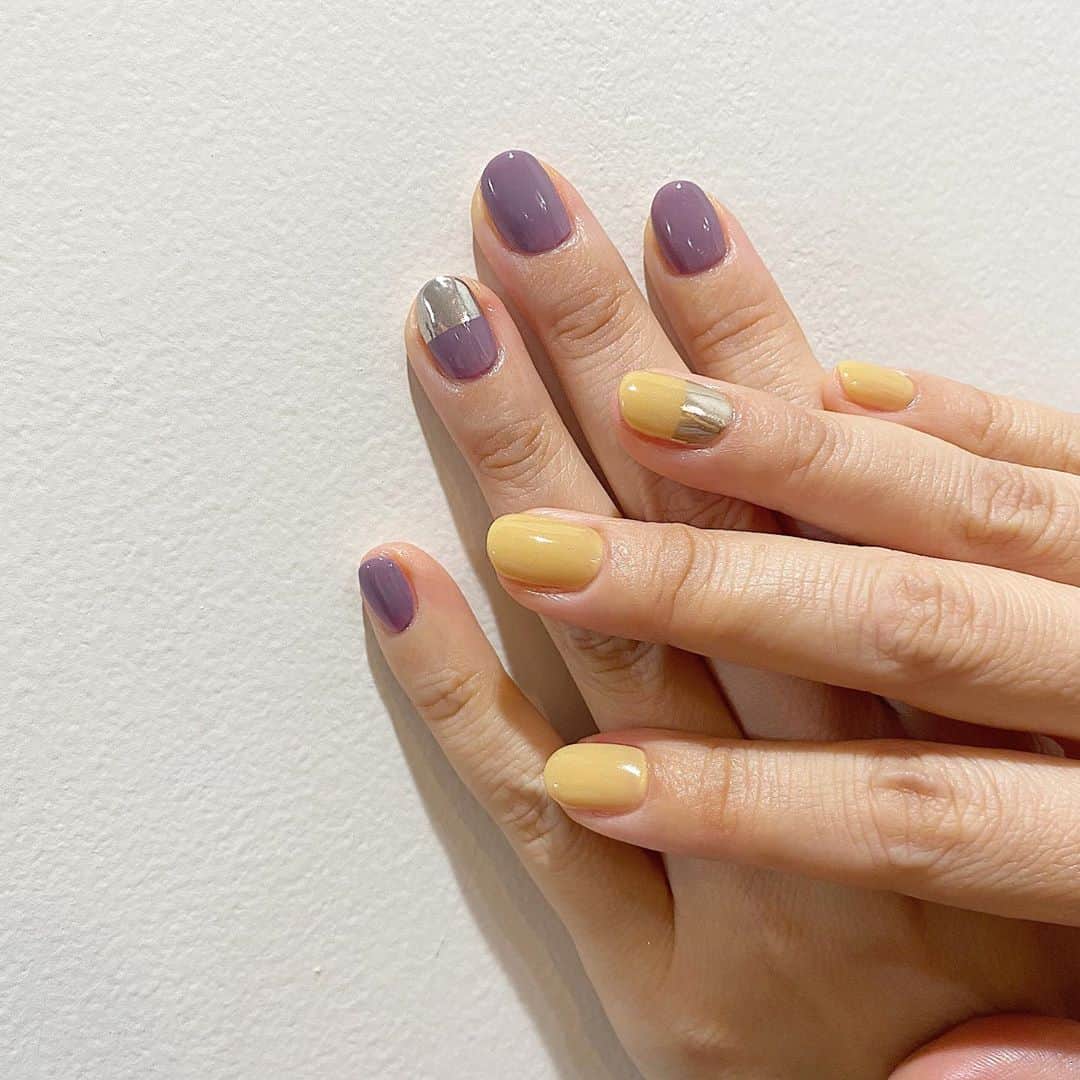 Kana Kobayashiさんのインスタグラム写真 - (Kana KobayashiInstagram)「#purple #yellow #nails #asymmetry #nihonbashi #ネイル #シンプルネイル #ミラーネイル #ワンポイントネイル #オリジナルカラー」10月29日 20時47分 - anela_kana