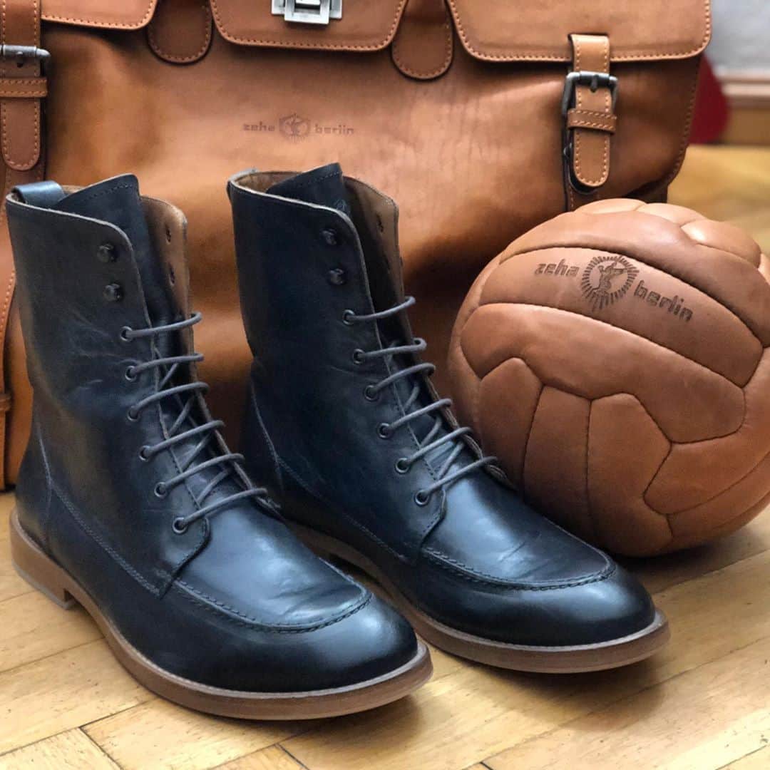 ツェハさんのインスタグラム写真 - (ツェハInstagram)「Urban Classics Männer Kollektion 👞#zehaberlin #urbanclassics #boots #sneakers #oldgermanbrand #vintage #heritage #madeineurope #handmade #handgefertigt #fair #leather #berlintrend #carlhässner #vintageclothing #vintagesportswear #football #photooftheday #vintagefootball #calcio #grün #60fashion #60s  #sneakershoes #leatherboots #verocuoio #verapelle」10月29日 20時48分 - zehaberlin