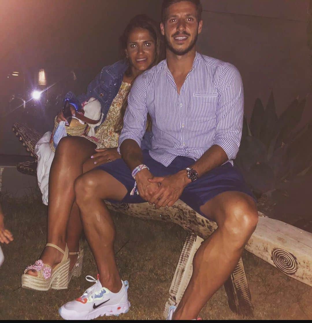 ルベン・ペレスのインスタグラム：「Muchas felicidades , cariño .   Muchos años a tu lado .  Soy un afortunado por poder disfrutar de ti cada instante .   Te valoro no sabes cuánto...Te has ganado mi respeto por la forma que tienes de cuidarme y tratarme . @pauladelpinof   Te quiero mucho .   #felicidades #pureta #30años」