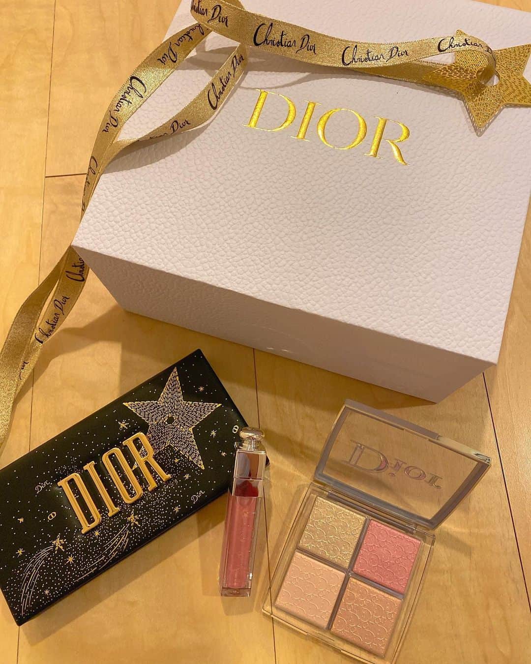 佐田真由美さんのインスタグラム写真 - (佐田真由美Instagram)「Diorの新コスメとても可愛いし、発色良さそう😍✨ 特にアディクトリップマキシマイザーが発色良くて気に入りました❤️ メイクしたらまたアップします💄 @diormakeup」10月29日 21時03分 - sadamayumi