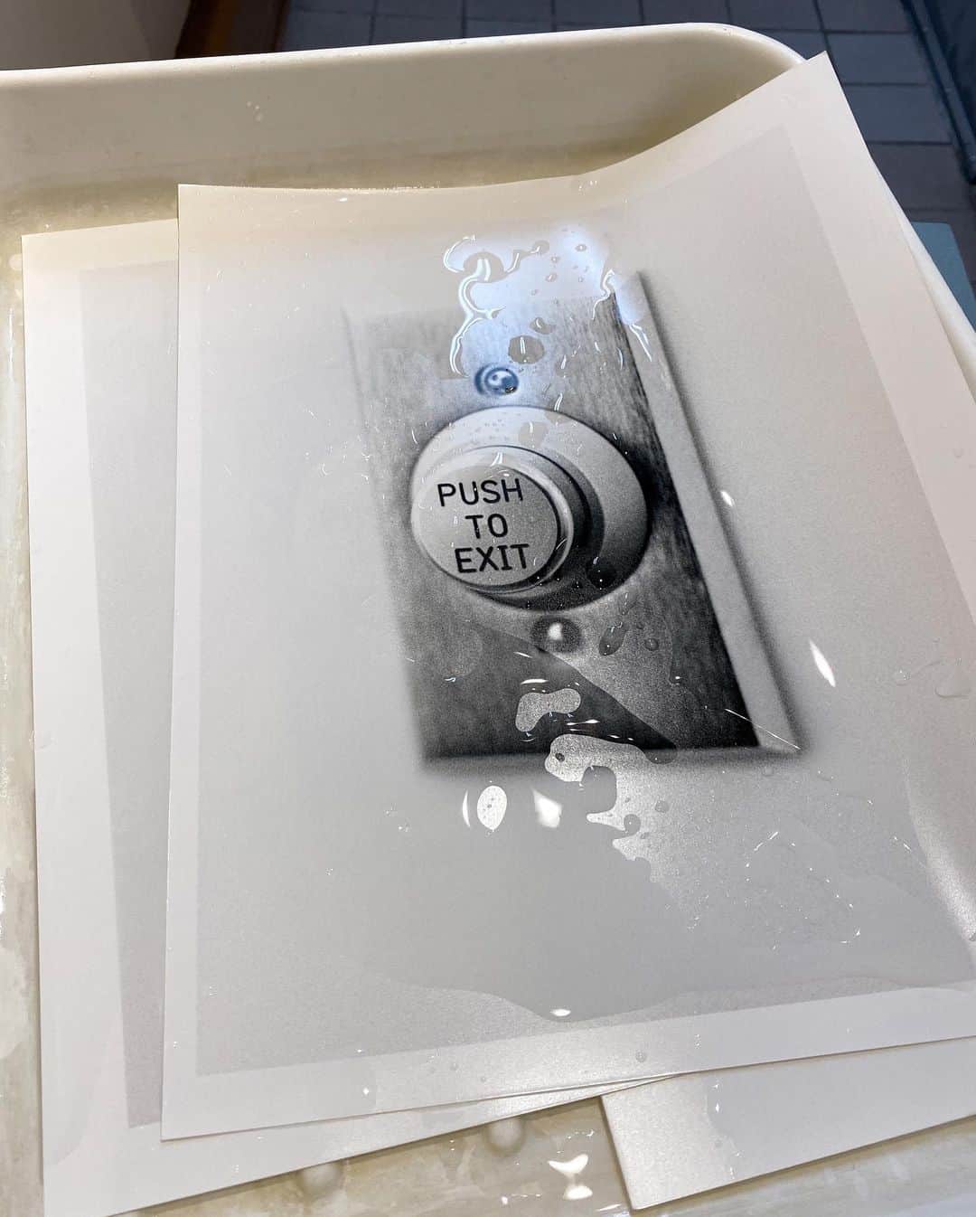 ユーリ・ポドラドチコフのインスタグラム：「take me back to @bronxdocumentarycenter darkrooms I miss @icp. check out the first online alumni print sale they just launched -> https://icpalumniprints.com」
