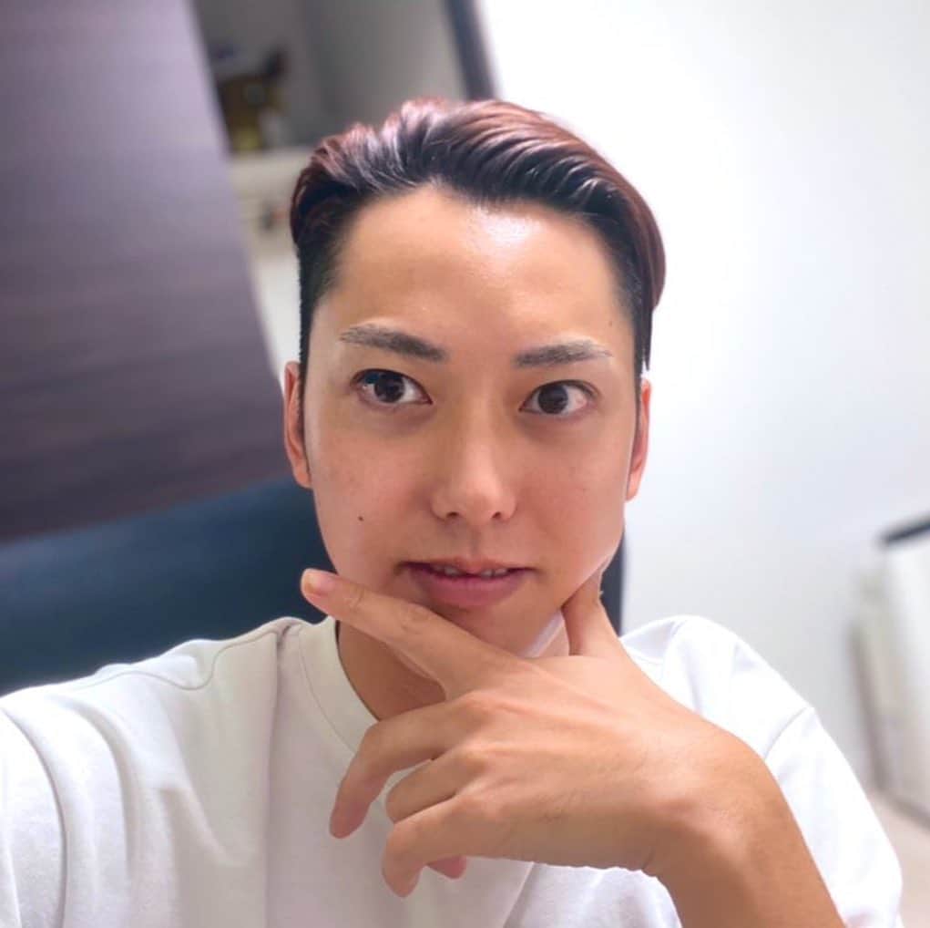 ないとーのインスタグラム：「久しぶりすぎる投稿。笑　髪型をバーバースタイルに変更しました！」