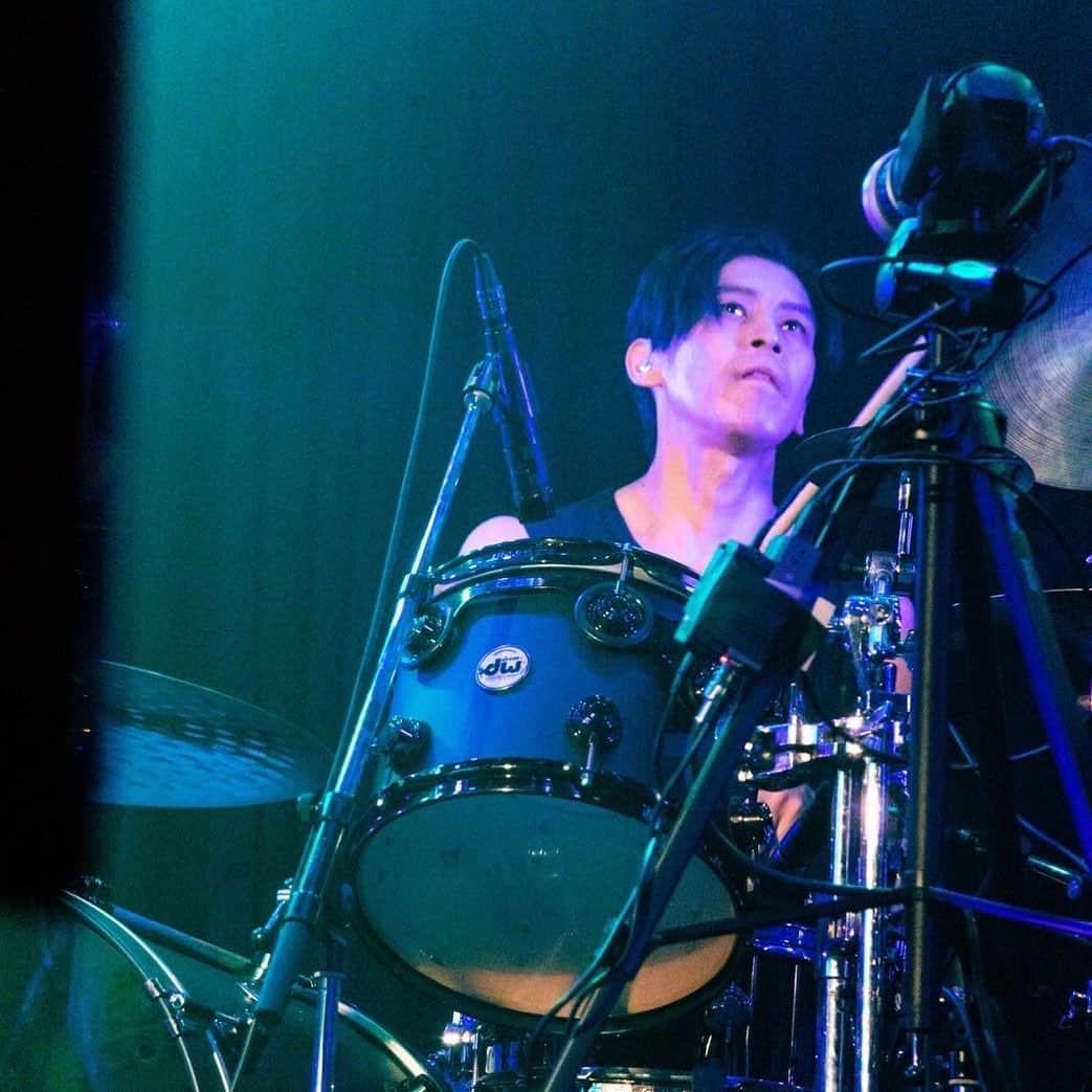 宮上元克のインスタグラム：「配信ライブにもすっかり慣れました Photo by @luckyhappyshun  #dw #paiste #lerni」