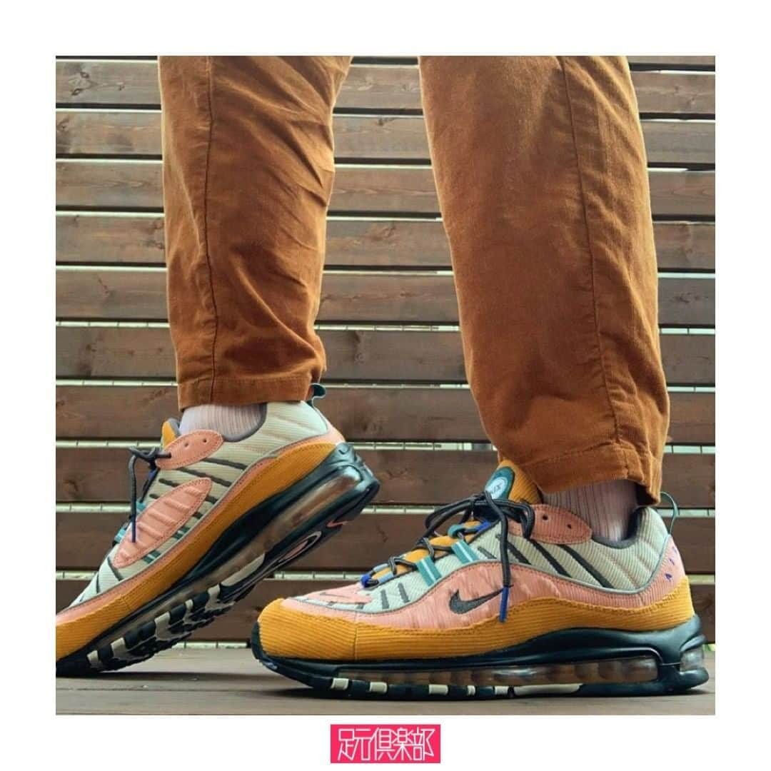 足元倶楽部 公式アカウントのインスタグラム：「ブランド : NIKE ( @nike ) モデル名 : AIR MAX 98 "CORDUROY" . (@kxaxz_japan )さんの #足元倶楽部 . スニーカースナップは @ashimoto.club でポスト&チェック！ . #airmax98 #nike #エアマックス98 #足元クラブ #足元くら部#足元#あしもと倶楽部 #スニーカー #スニーカーコーデ #スニーカー同好会 #キックス #靴 #コーディネート#スナップ#ファッションスナップ #ストリートスナップ #お気に入りの一足 #今日の逸足#逸足 #운동화 #kicks#newkicks」