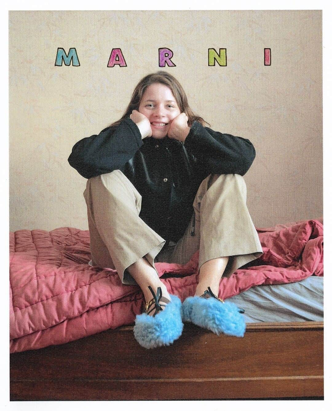 マルニさんのインスタグラム写真 - (マルニInstagram)「Happiness is warm and soft.  Photographer @patrickwelde captures the circle of affections as an oasis of relaxation and coziness, a magical place where souls can gather and deliver themselves.   #MarniPrefall2020」10月29日 21時00分 - marni