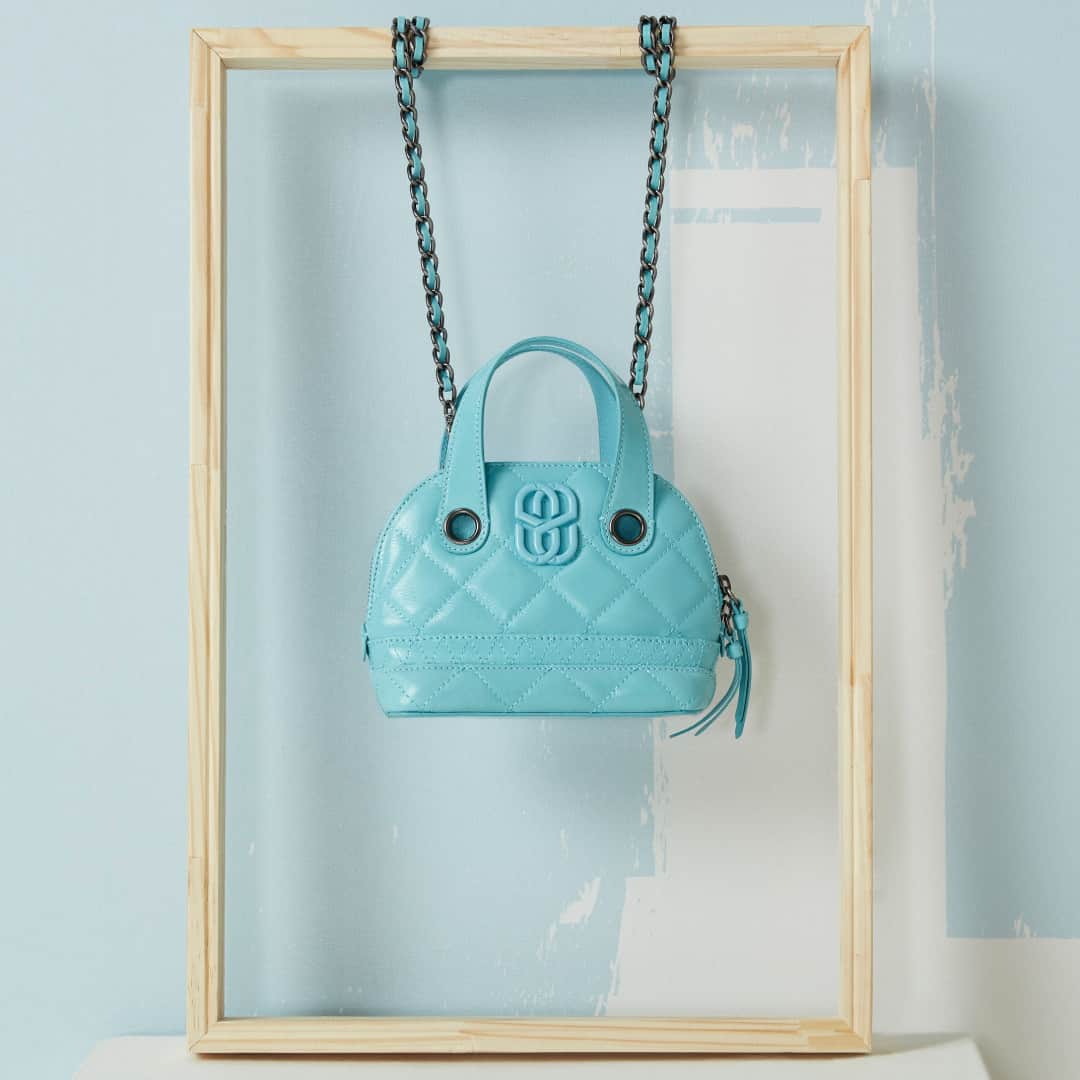 Schutzのインスタグラム：「WE LOVE BLUE MORNINGS ❤️ #schutzsplash」