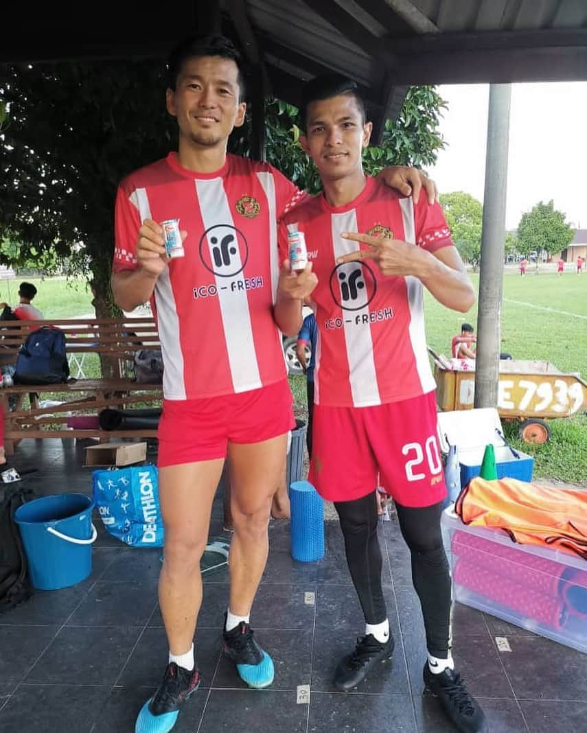 渡邉将基のインスタグラム：「GOMO KELATE GOMO🔴⚪️🇲🇾 Boost immunity 💪💪💪 With @yakultmalaysia  #restart #kotabharu #kelantan #kelantanfa #kelantanfafans  #trwcc #mfl #football2020 #football #enjoyfootball #malaysia #malaysiafootball #enjoyfootball #goal #kelantanfc #focus #focusourself #lovefootball #lovekelantan #yakult #yakultmalaysia #boostimmunity #keepcondition #stayhealthy #staysafe」