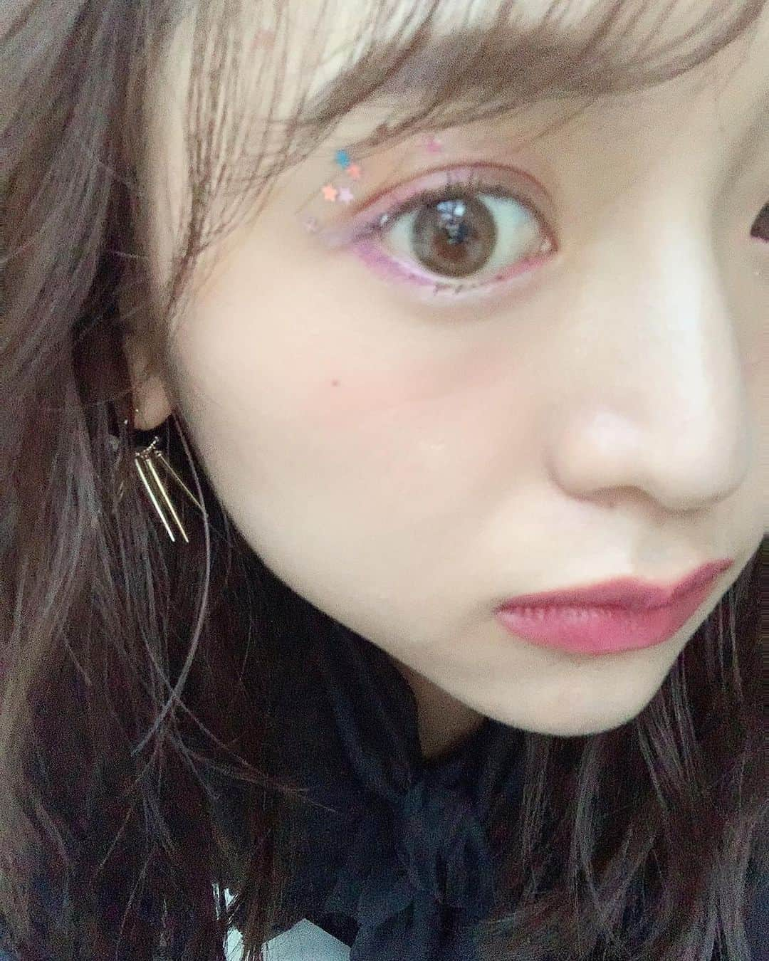 森山紗希さんのインスタグラム写真 - (森山紗希Instagram)「この時の撮影のトップスがとっても可愛くて写真撮っちゃった📸 大人っぽいシースルー感がお気に入り✨  ウサギメイクはこんな感じでキラキラしてて可愛かった🐰💓 .  #青山ミスコン2020 #青山ミスコン#ミスコン#森山紗希#サキポチ#サキフク#今日のコーデ#シースルー #ブラックコーデ #ブラック #ヘアカラー #ヘアスタイル #ヘアアレンジ#秋 #秋カラー #ベージュカラー #ミディアム #ミディアムヘア #jj」10月29日 21時05分 - morisaki0404