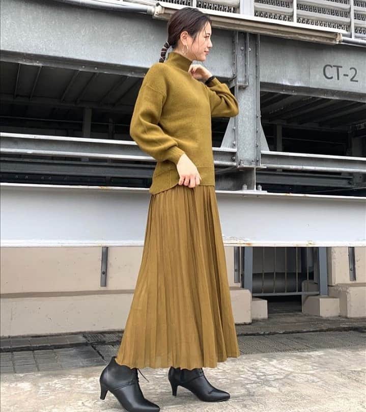 ozoc_officialのインスタグラム：「【recommend✨】 ﻿ ﻿ ……………………………………………………﻿ ﻿ ワントーンコーデ♡﻿ ﻿ 素材感の違うニットをチョイスするとこなれ度がアップ﻿ トレンドヘアでコーディネートにアクセントを添えるのがオススメ﻿ ﻿ ﻿ ✔︎ OZOC各店舗、WEB STOREにて予約受付中 ﻿ ﻿ ……………………………………………………﻿ ﻿ ﻿ ﻿ #OZOC #オゾック﻿ ﻿ #coordinate #ファッション#コーディネート #コーデ #大人カジュアル #カジュアルコーデ #大人かわいい #ootd #code #outfit #fashion #きょコ #リラックスコーデ #autumn #秋スタイル #秋コーデ #秋ファッション #シンプルコーデ #今日のコーデ #ワントーンコーデ﻿」