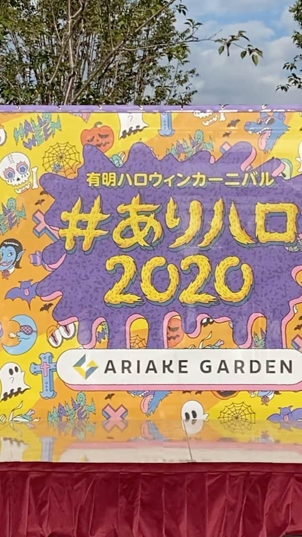 Nazukiのインスタグラム：「初めての2歳から発育ダンスの作品を作りました👏🏻👏🏻👏🏻  #ありハロ にて披露✨✨  2日間のリハーサルだけで、どこまで振りも立ち位置も覚えらるか不安でしたが、みんなちゃんと覚えられて、位置まで間違えずにできて、ほんと感動😭😭  本番も私が後ろで踊ってもみんなちゃんと踊れていて、ほんとよく頑張っていました🥺  2歳から発育ダンス考案して2年経ちますが、初めての作品て発表ができてほんと良かった👏🏻👏🏻👏🏻 ダンスを通して幅が広がりみんなをHAPPYにできて良かった🥰🥰🥰  やはり、ダンスとは脳を使い、体全体動かして、目で見て覚えて、音を聞いて覚えて、すごく子供の発育にいいんだなと改めて感じました🥺✨ 自分自身も自信に繋がりました👍  そして、お友達もでき、集団行動、協調性を身につけて、何より私の事を先生として認識して、心開いてくれて、ちゃんと言う事聞いてくれて、可愛い笑顔を見せてくれるのが 愛おしいです💕  みんなありがと❣️❣️❣️  アシスタント @mama_pita_step_step  @chibiaina  ナオ＆アイナも ありがと🙏  #2歳から発育ダンス　#0歳から発育ダンス　#キッズダンス　#ベビーダンス #ありハロ　#発表会　#子供ダンス　#子供習い事　#脳育　#発育　#dance #kidsdance #babydance」