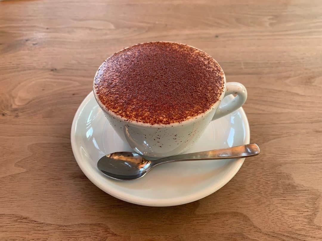 里菜さんのインスタグラム写真 - (里菜Instagram)「今日はカフェでチョコカプチーノを頼んでみました☕️ 最近はホットのものばかり選んでしまう、、、 みんなは何の飲み物が好きですか？」10月29日 21時29分 - rina_crownpop
