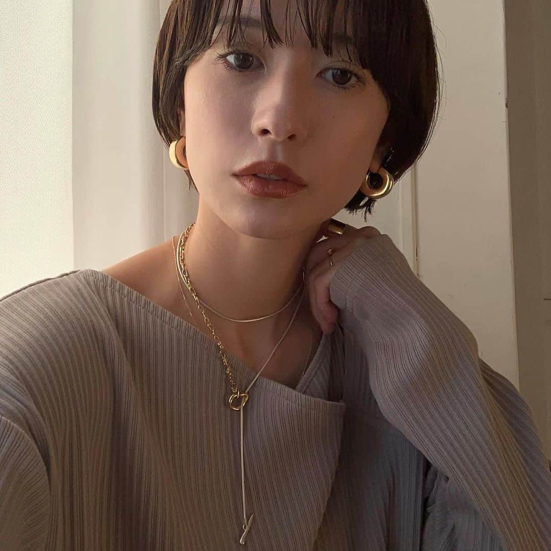 松本恵奈さんのインスタグラム写真 松本恵奈instagram 明日から発売のめちゃくちゃ可愛いtopsのご紹介です 女らしくてゆるっとしてて このヌーディーな雰囲気がすごく今の気分にピッタリです しかも全色可愛いよ 是非 Checkしてみてね Clane 明日の新作