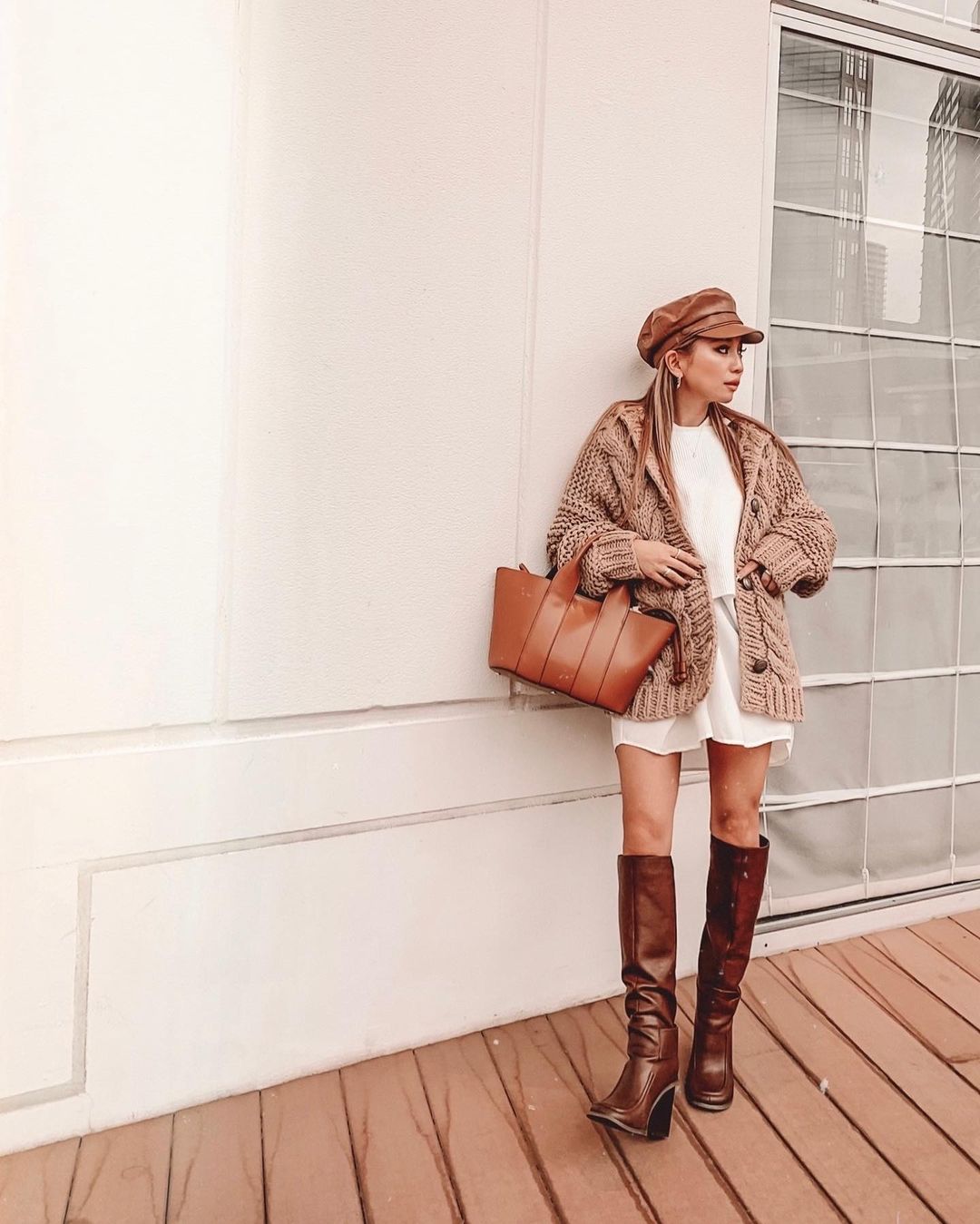 ✷kana✷のインスタグラム：「🧸🤎 . . 茶色い人！ . @zara @sandlessmoon @alexiastam_official」