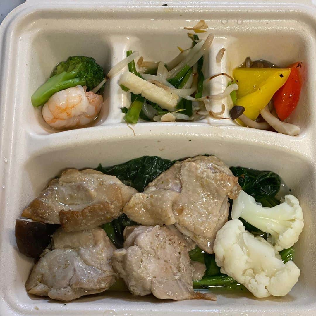 信濃岳夫さんのインスタグラム写真 - (信濃岳夫Instagram)「そして筋トレの後のnosh-ナッシュ-は最高かよ  #nosh #ナッシュ #ちゃんと体重増えて #体脂肪率減ってた #ほんで普通に美味い #ほんでメニュー豊富 #これも続けていこう #継続noshナッシュ」10月29日 21時22分 - takeoshinano