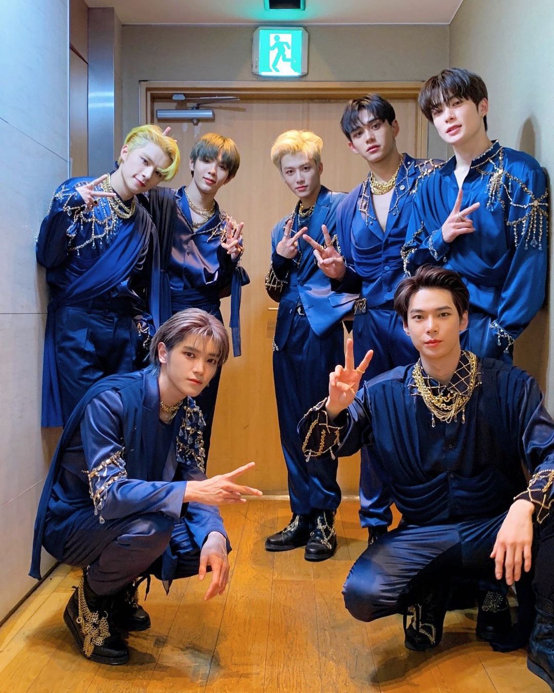 NCTさんのインスタグラム写真 - (NCTInstagram)「💙🧞‍♂️🙏💙  #MakeAWish #NCT #NCTU #RESONANCE #RESONANCE_Pt1 #NCT_RESONANCE #MCOUNTDOWN」10月29日 21時22分 - nct