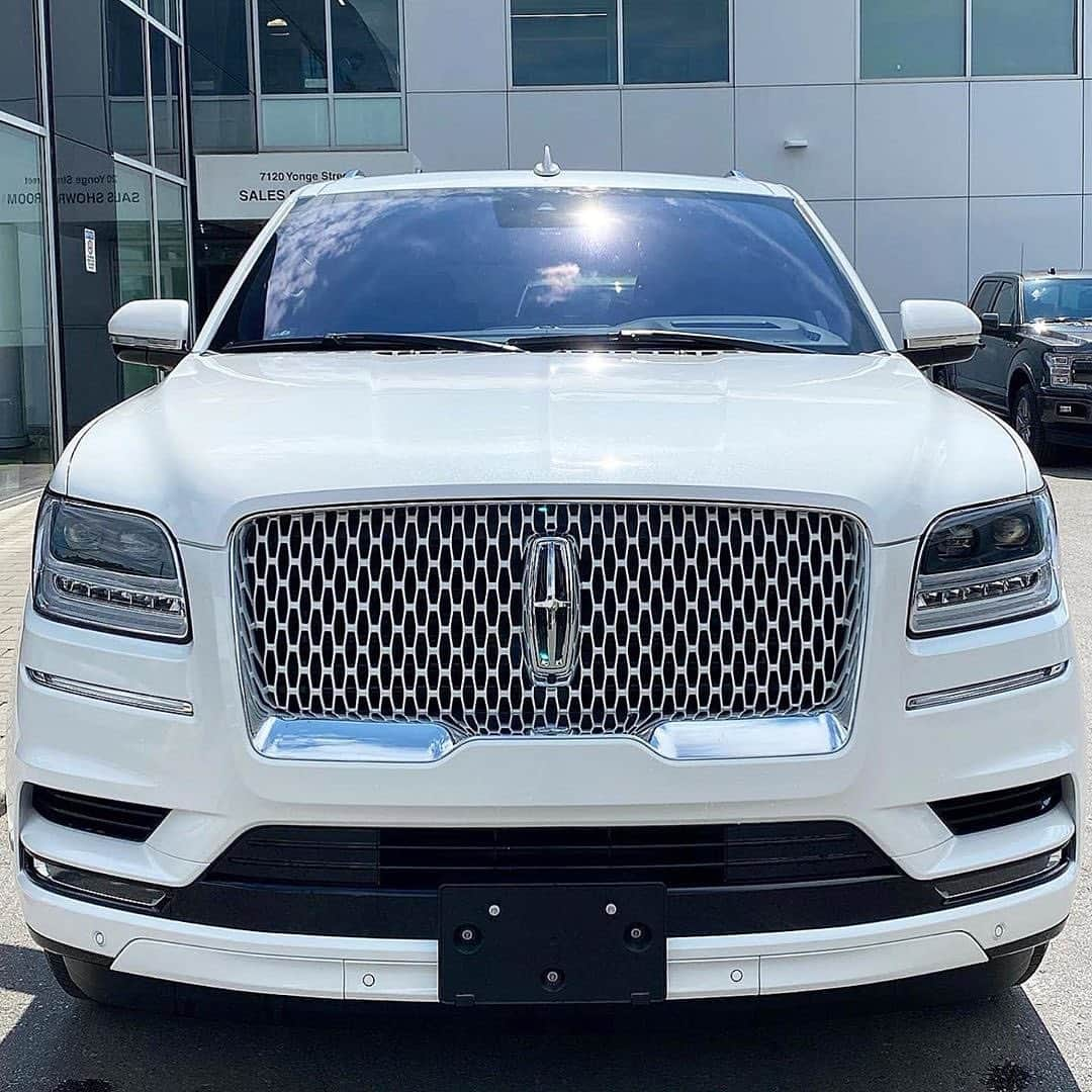 CarsWithoutLimitsさんのインスタグラム写真 - (CarsWithoutLimitsInstagram)「Now In Stock #Toronto @YongeSteelesFordLincoln a Brand New #2020 #Lincoln #Navigator #Reserve Long #MonoChromatic & #Luxury Package #208A. Come view it now #GTA at 7120 #YongeStreet, #Thornhill, #ON 🇨🇦. We have Navigator, #Aviator, #Nautilus and #Corsair models in Inventory. Save $5,500 now shop our store or 💻 www.YSFL.ca .」10月29日 21時23分 - carswithoutlimits