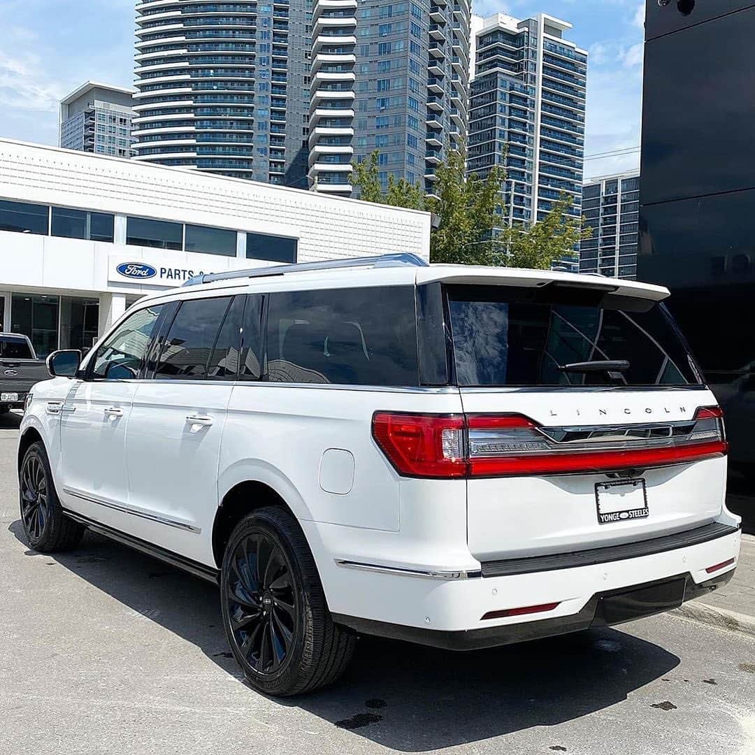 CarsWithoutLimitsさんのインスタグラム写真 - (CarsWithoutLimitsInstagram)「Now In Stock #Toronto @YongeSteelesFordLincoln a Brand New #2020 #Lincoln #Navigator #Reserve Long #MonoChromatic & #Luxury Package #208A. Come view it now #GTA at 7120 #YongeStreet, #Thornhill, #ON 🇨🇦. We have Navigator, #Aviator, #Nautilus and #Corsair models in Inventory. Save $5,500 now shop our store or 💻 www.YSFL.ca .」10月29日 21時23分 - carswithoutlimits