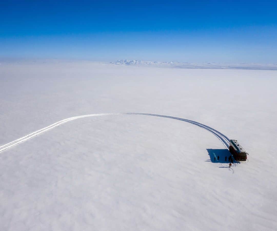 AFP通信さんのインスタグラム写真 - (AFP通信Instagram)「AFP Photo - Giant metallic 'steed' traverses Iceland's threatened glacier -⁣ .⁣ Instead of a slow slog on snowshoes, a giant bus sweeps passengers at up to 60 kilometres an hour across Iceland's second largest glacier, which scientists predict will likely be nearly gone by the end of the century.⁣ .⁣ The red glacier mega bus is 15 metres (50-foot) long and fitted with massive tyres for traction across the powder snow of western Iceland's vast Langjokull ice cap.⁣ .⁣ With its 850 horsepower engine, the tour bus -- resembling something out of a science-fiction movie -- smoothly traverses the icy terrain on eight wheels, each two metres in diameter.⁣ .⁣ It has been named "Sleipnir" after the mythical eight-legged horse ridden by the Norse god Odin.⁣ ⁣ .⁣ #Sleipnir #Iceland #LangjökullGlacier #Glacier #Langjökull」10月29日 21時46分 - afpphoto