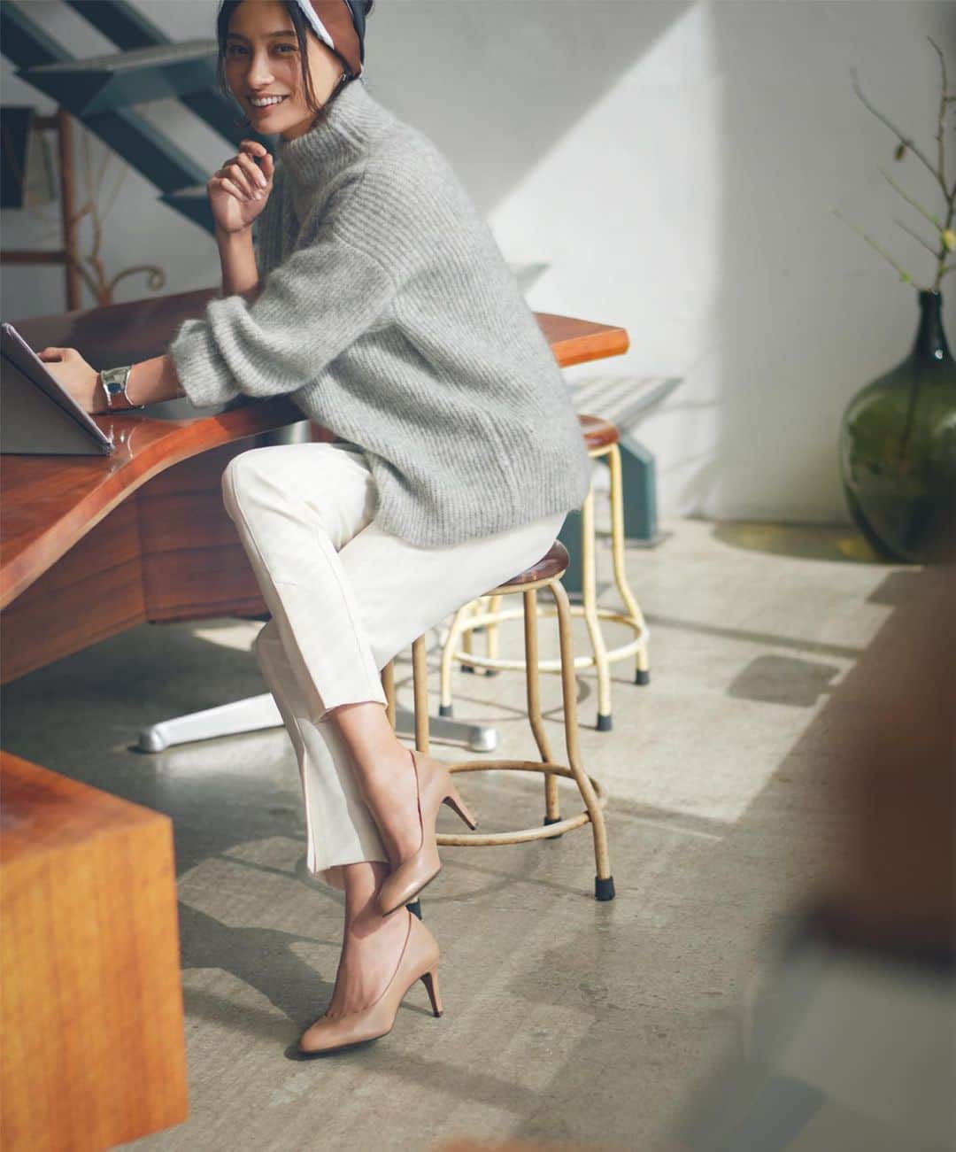 小濱なつきのインスタグラム：「Marisol ONLINE @marisolmagazine  . @rockport_jp 👠」