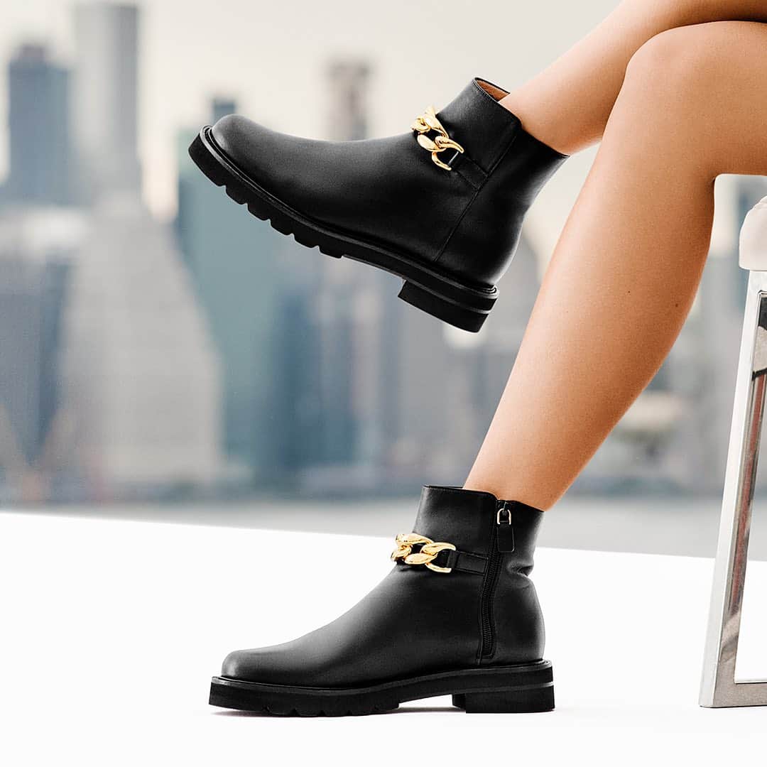 のインスタグラム：「There are less than 100 pairs of our lug-sole #CHAINLIFTBOOTIE available right now on stuartweitzman.com. Will you make one of them yours? #LiftYourselfUp #StuartWeitzman」