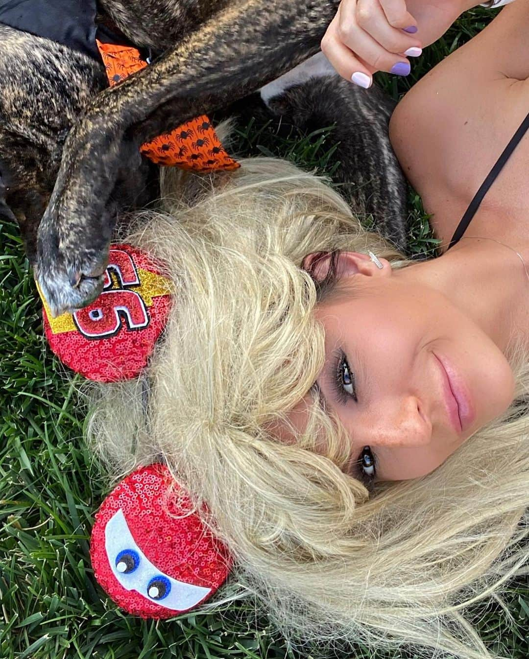 Kelly Clelandさんのインスタグラム写真 - (Kelly ClelandInstagram)「Halloween Fun ⚡️ Due to technical difficulties with the blonde wig, I went with the red one!!! 🐾 #goodmorning #halloween #costume #lightning #mcqueen #cars #disney #red #wig #blonde #wig #history #puppylove #neveradullmoment #fun #celebrate #safely #haveagoodone」10月29日 21時44分 - kellyacleland4