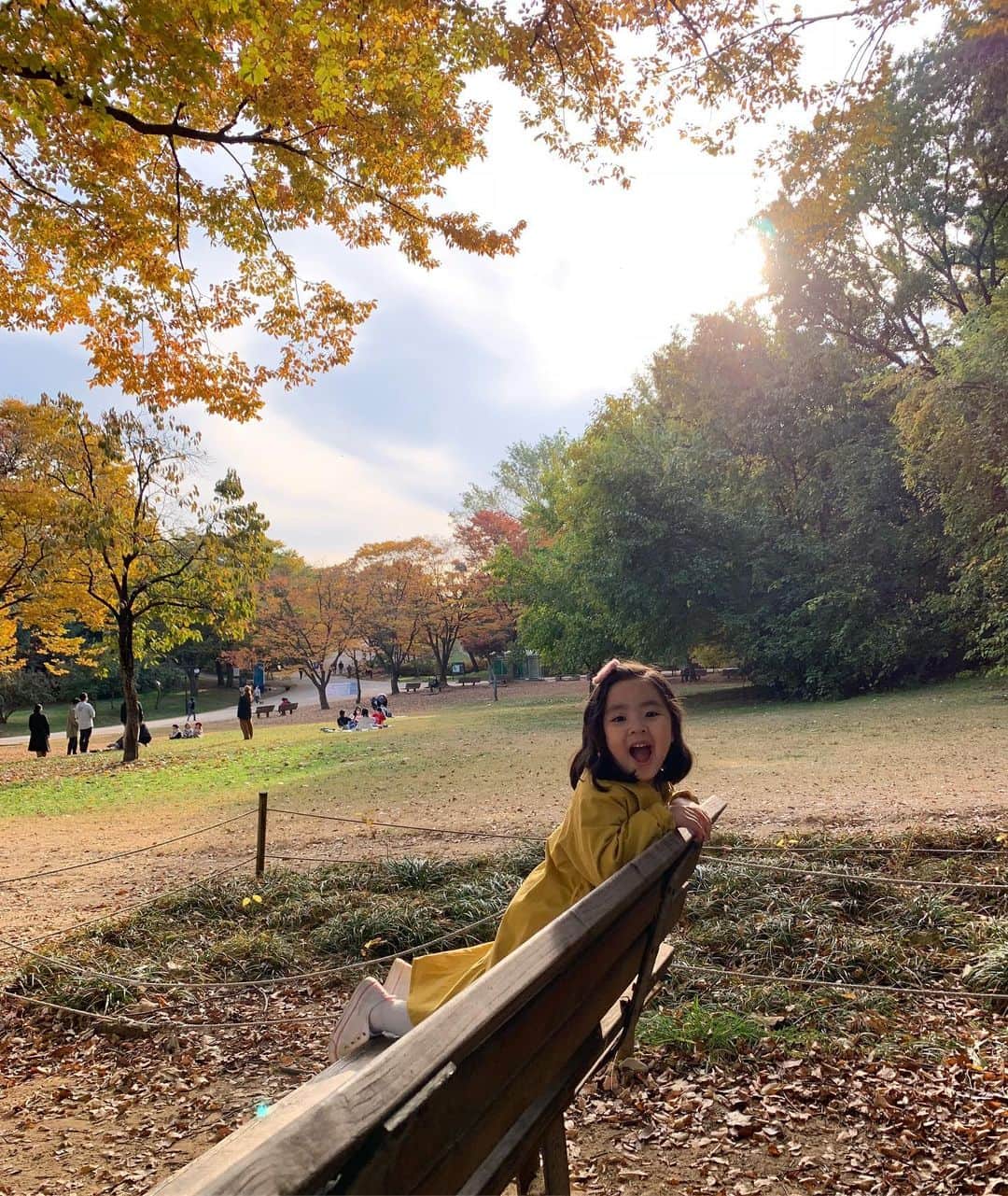 イ・ユンジのインスタグラム：「내강아지오늘정말강아지같이 팔랑팔랑#가을이내린다」