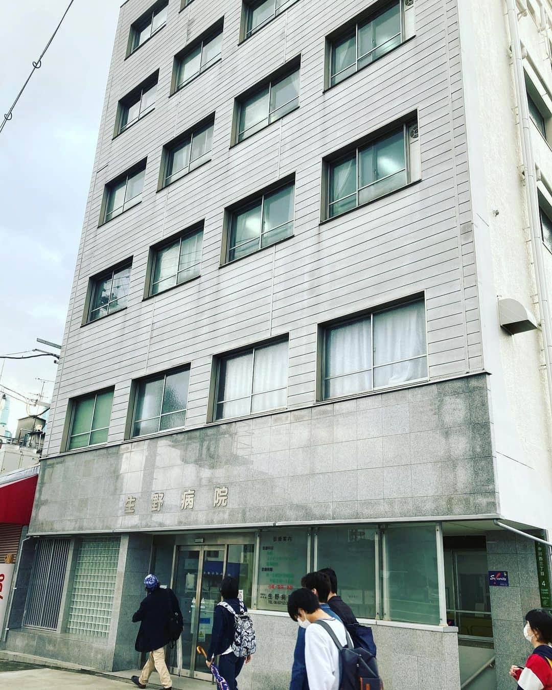 松宮宏のインスタグラム：「生野界隈散歩で教えてもらった。生野病院はかつての新世界新聞社。司馬遼太郎さんがキャリアをスタートさせた場所。おお、と思ったが、学生たちは誰も作家司馬遼太郎を知らない。うー」