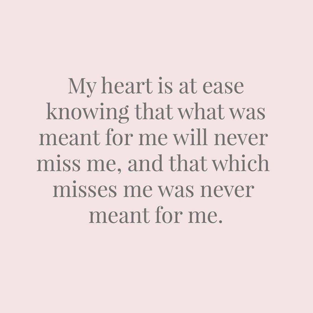 テス・ホリデーさんのインスタグラム写真 - (テス・ホリデーInstagram)「This week I’ve really been diving deep into my trauma. It’s hard to say out loud to not only myself, but to admit to y’all that I was in a toxic relationship for too long. It’s been a year but I still catch myself saying “I wish I left sooner” & then my friends, or my inner voice reminds me “you left when you could”. *sigh*  So plz enjoy these images that I’ve saved this week that made me go “damn, that’s me”, bc sometimes it’s just nice knowing you aren’t alone. Healing takes a lifetime, it’s not a race, so be kind to yourself. (Pointing the finger at me too) Love y’all.」10月30日 3時26分 - tessholliday