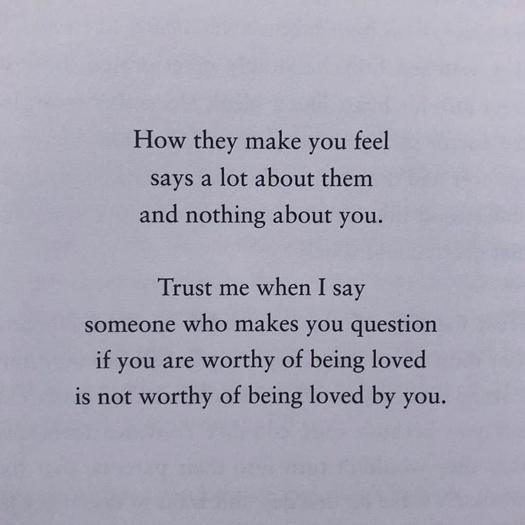 テス・ホリデーさんのインスタグラム写真 - (テス・ホリデーInstagram)「This week I’ve really been diving deep into my trauma. It’s hard to say out loud to not only myself, but to admit to y’all that I was in a toxic relationship for too long. It’s been a year but I still catch myself saying “I wish I left sooner” & then my friends, or my inner voice reminds me “you left when you could”. *sigh*  So plz enjoy these images that I’ve saved this week that made me go “damn, that’s me”, bc sometimes it’s just nice knowing you aren’t alone. Healing takes a lifetime, it’s not a race, so be kind to yourself. (Pointing the finger at me too) Love y’all.」10月30日 3時26分 - tessholliday