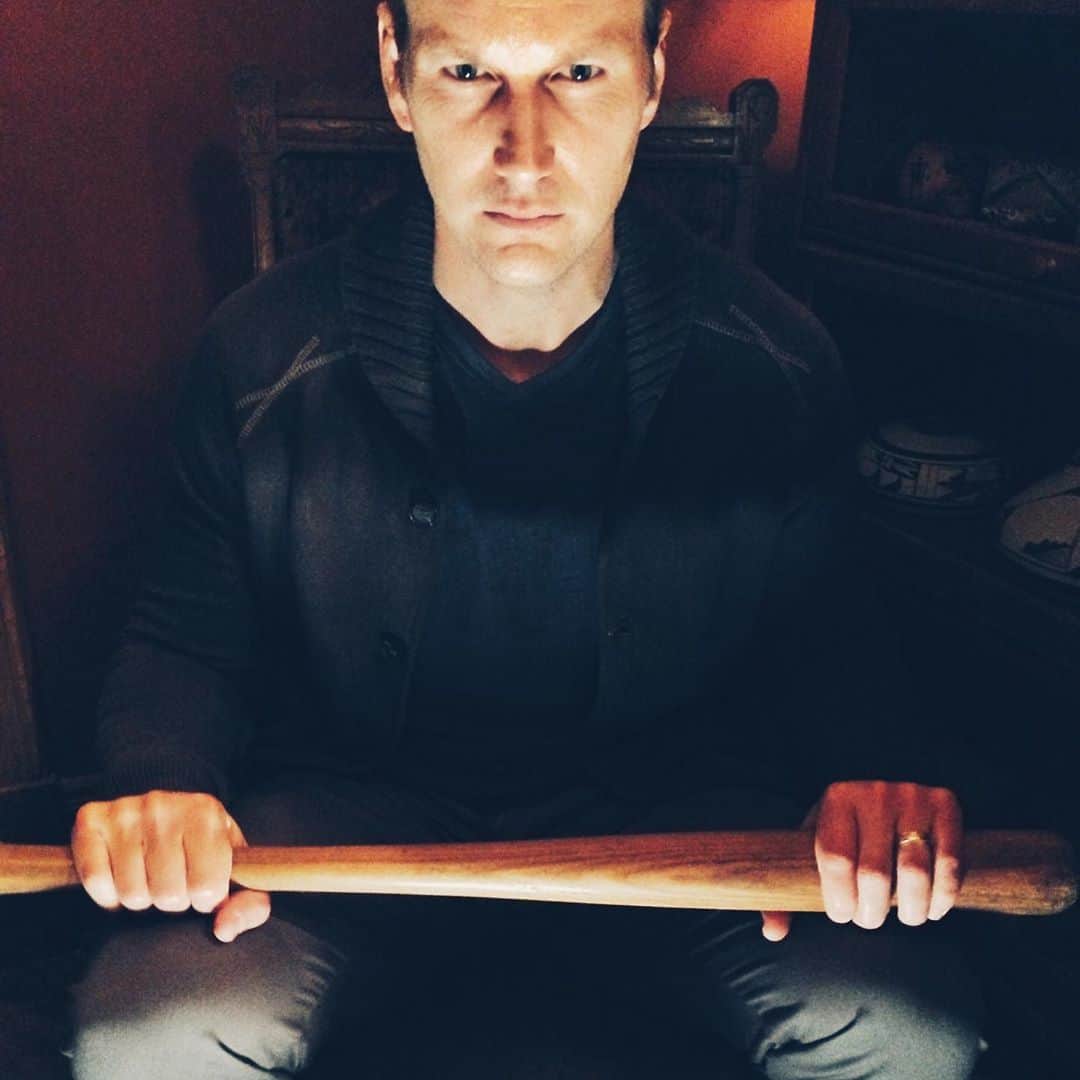 ジェームズ・ワンのインスタグラム：「Congrats to @thereelpatrickwilson on his directorial debut (and back playing Josh) with the next INSIDIOUS, continuing the story of the Lamberts with @tysimpkins. Besides being a talented thespian, Patrick has always been a storyteller at heart. Can’t wait to see what he brings to this next chapter. Wilson, pictured here as Evil Josh with a baseball bat, giving us an insight to his directing methods. #insidious2   📸 me and Patrick by @kennedystills」