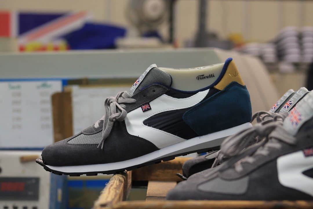 ウォルシュのインスタグラム：「The Walsh New Glory Grey is selling fast 🔥 . . . #normanwalshuk #normanwalsh #britishmanufacturing #madeinbritain #ukmfg #shoes #footwear #sneakers」
